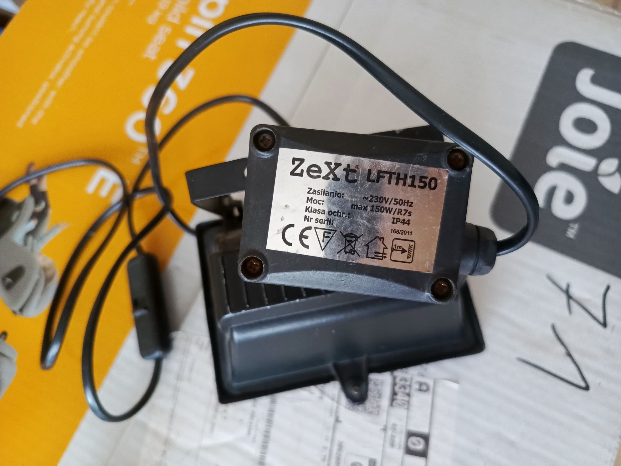 ZeXT-przemysłowa lampa halogenowa/moc 150W/IP44
