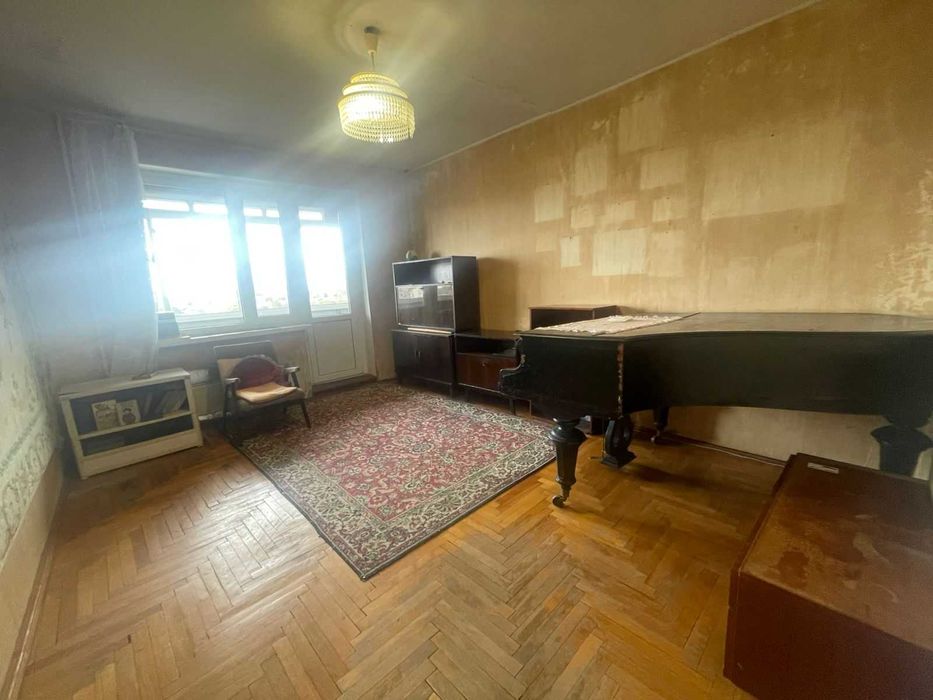 Продам 3-кімнатну квартиру на Сихові, вул. Хуторівка