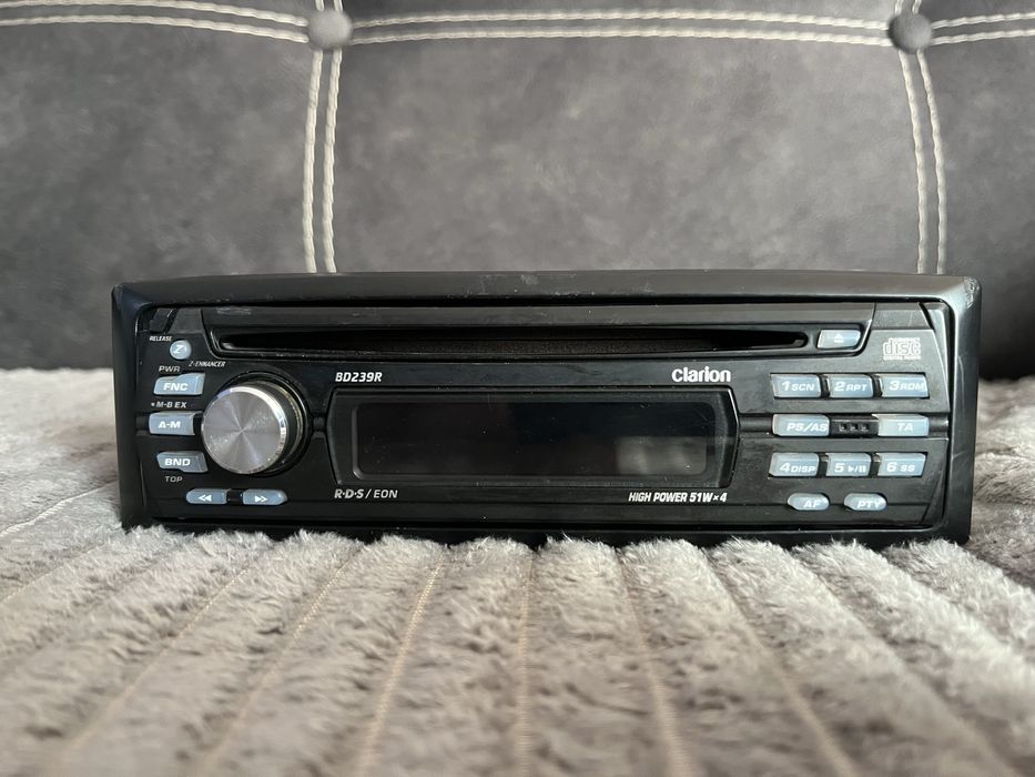 автомобільна магнітола Clarion BD239R.