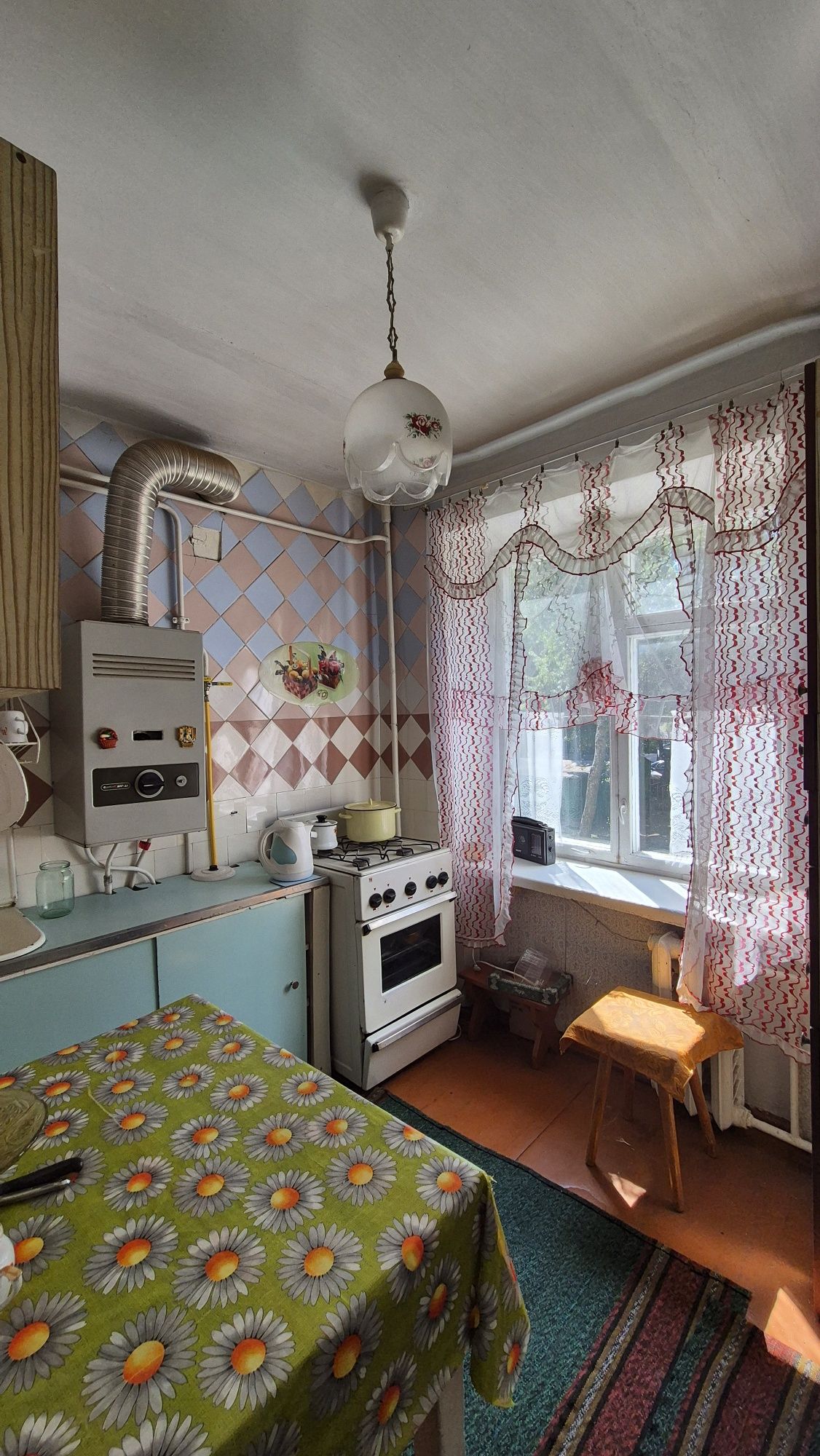 )( Продаж 3-К квартири в тихому районі міста