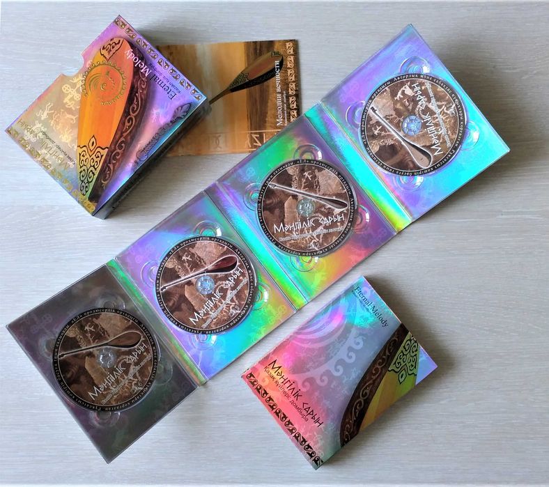 Подарочный альбом 8 CD-дисков МЕЛОДИИ ВЕЧНОСТИ казахская домбра