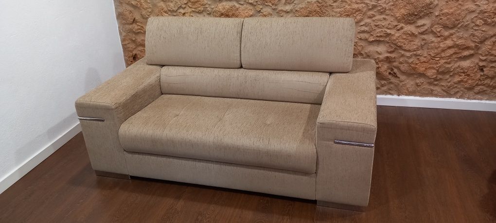 Sofa de 2/3 lugares em muito bom estado