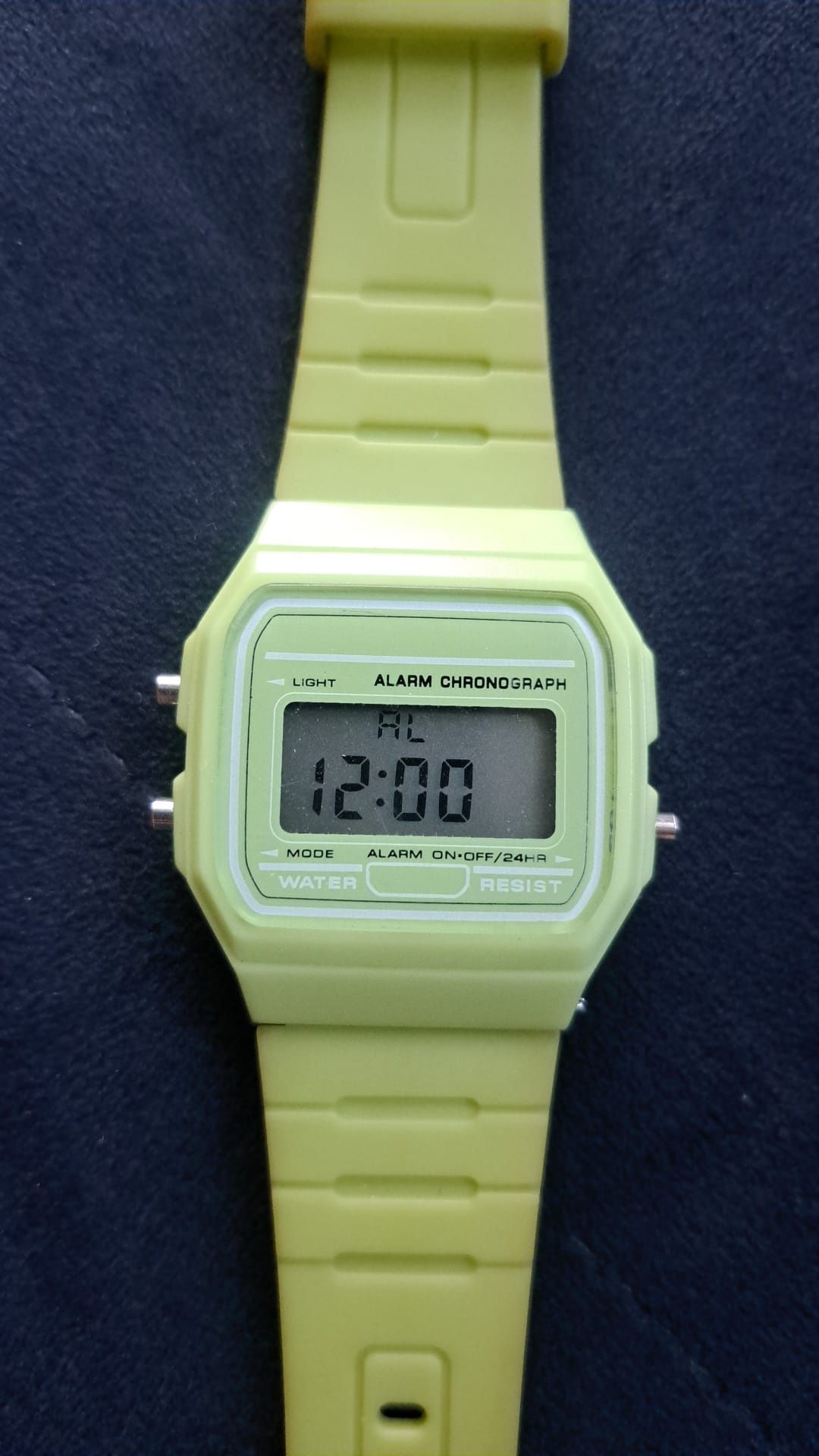 Modny zegarek elektroniczny