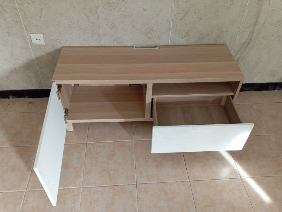 Móvel de TV como novo + oferta de parteleiras "novas"