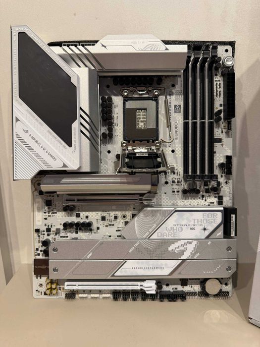 ASUS ROG STRIX Z890-A Gaming wi-fi