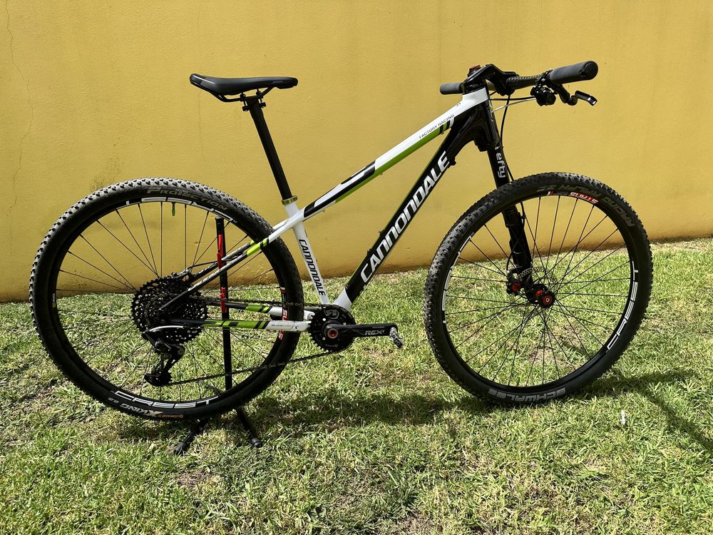 Bicicleta cannondale carbono