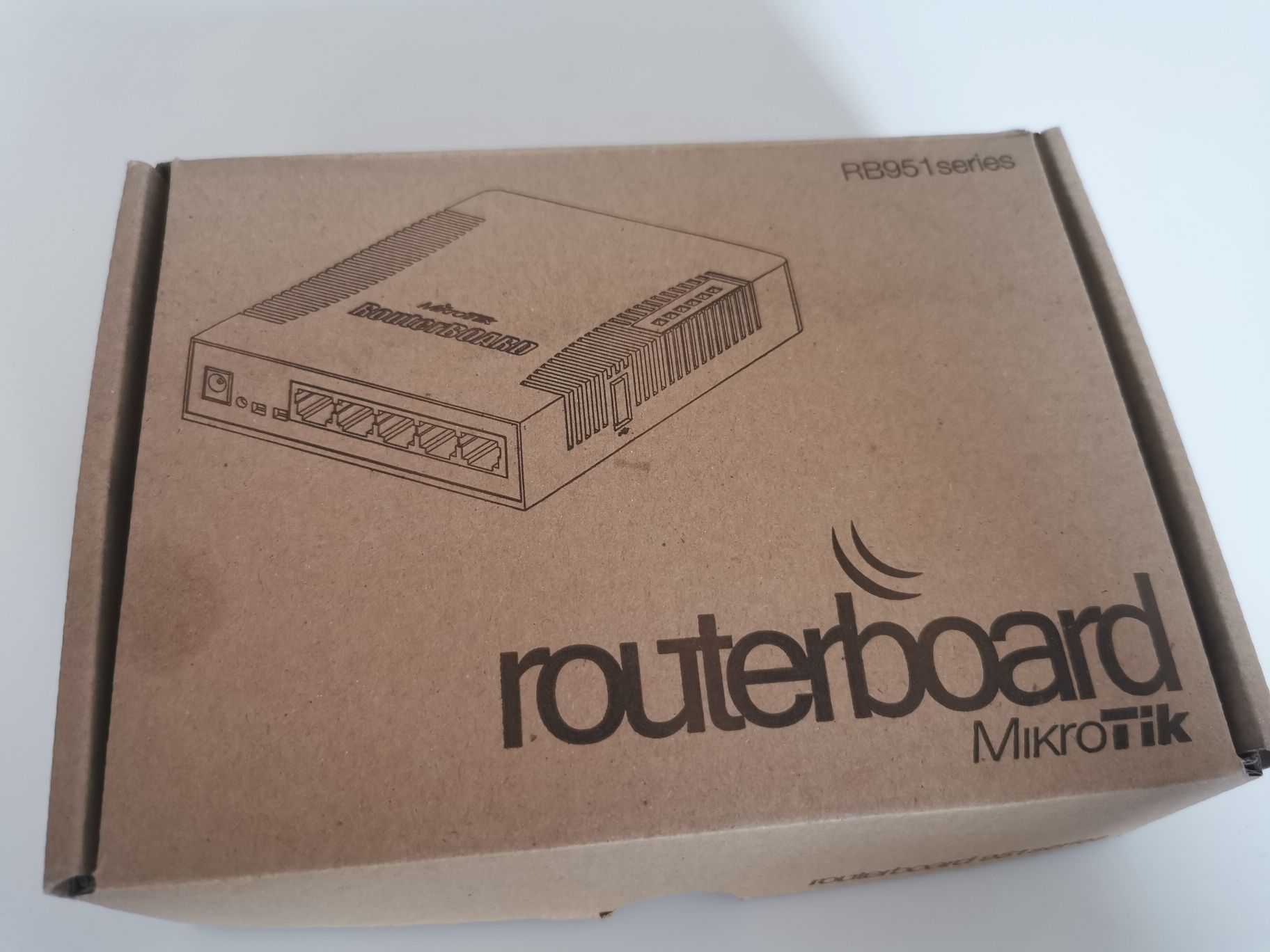 Router mikrotik RB951UI-2HND