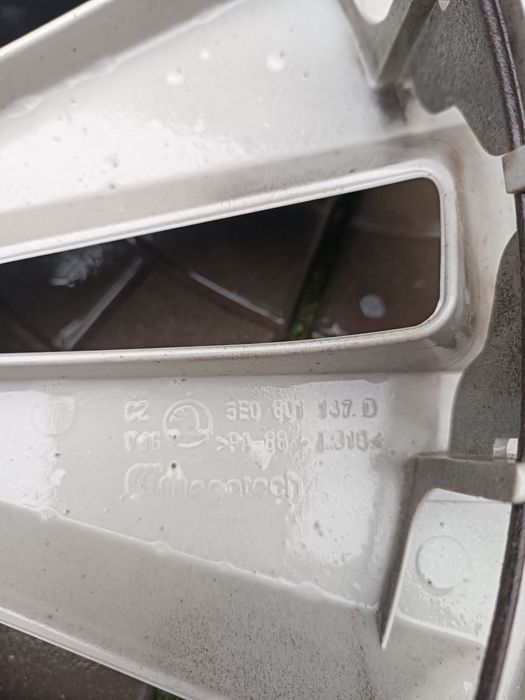 Оригінальні колпаки Шкода А7