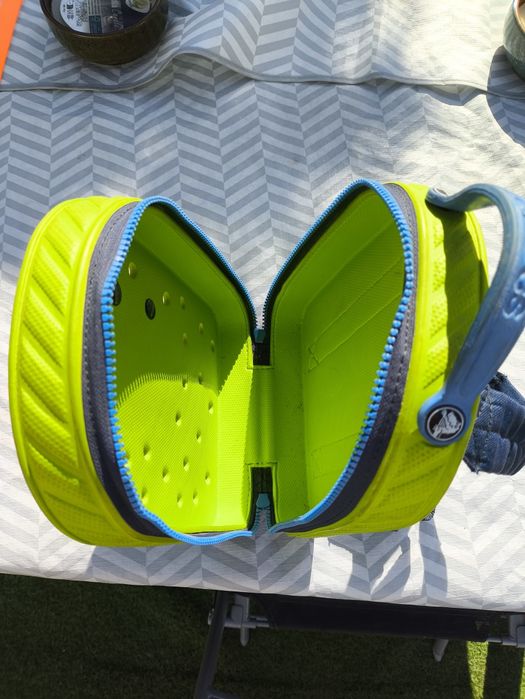 Mochila da marca:  "CROCS"