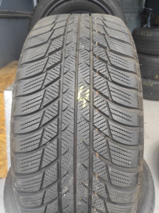 Шины зимние 215/55R17.