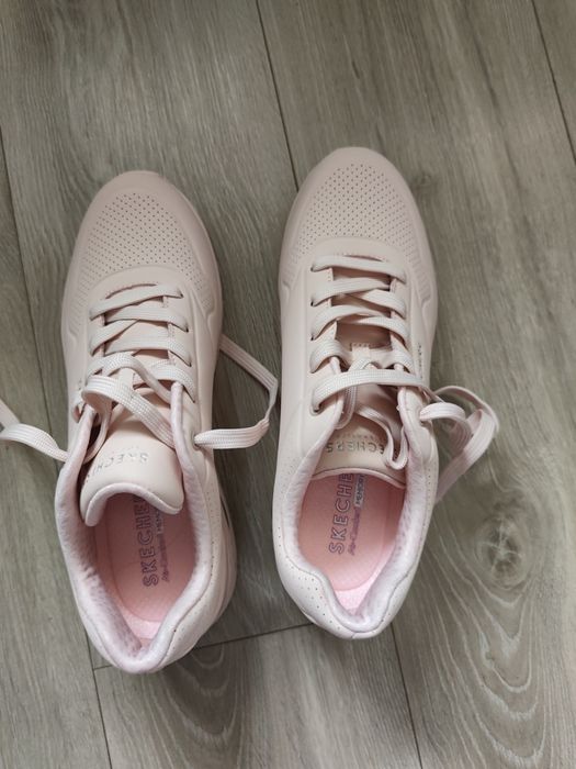 Кросівки жіночі 40 розмір