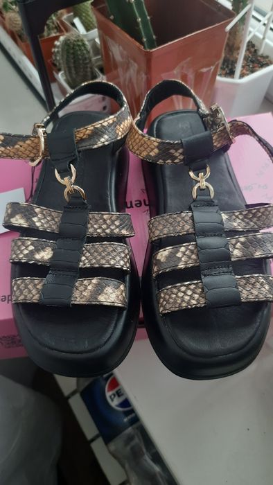 Шкіряні босоніжки