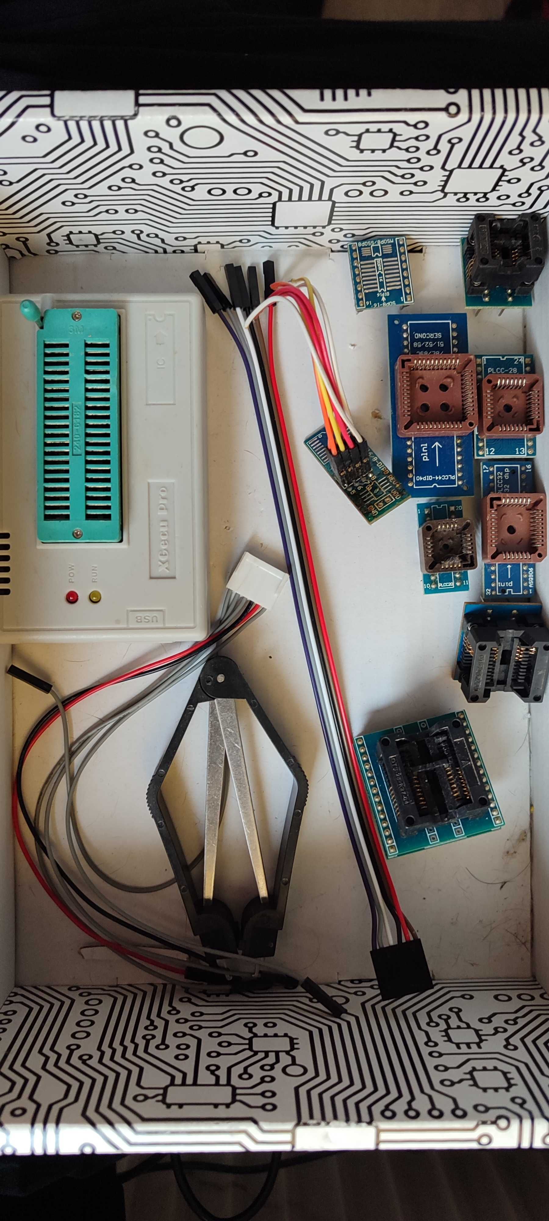 programator XGecu TL866 II plus + 9 adapterów