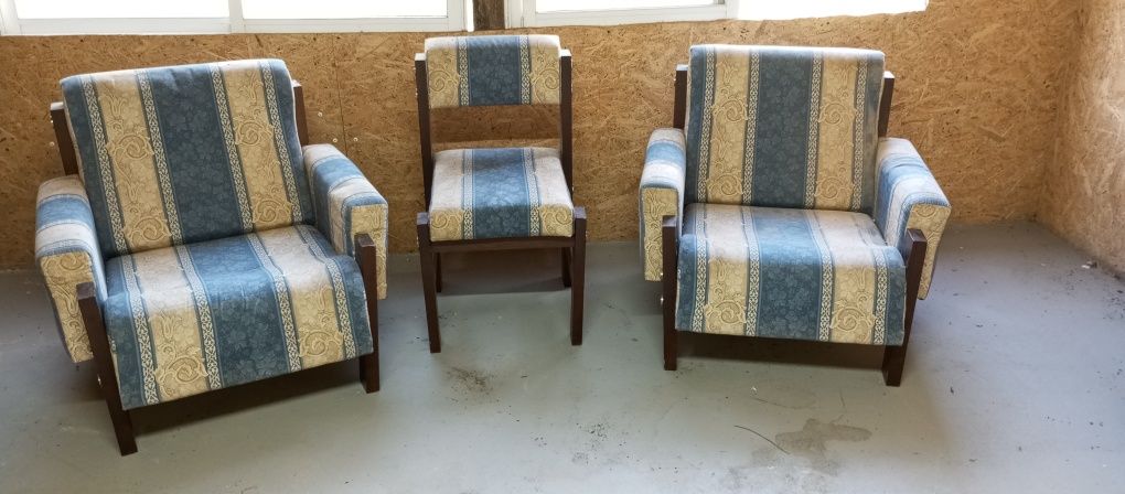 Conjunto sofás + cadeira