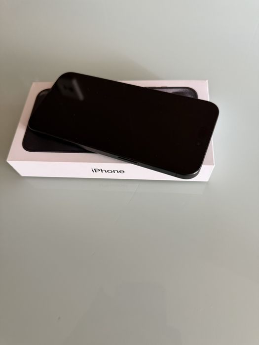 iPhone 15 Pro Max preto titâneo 256 GB