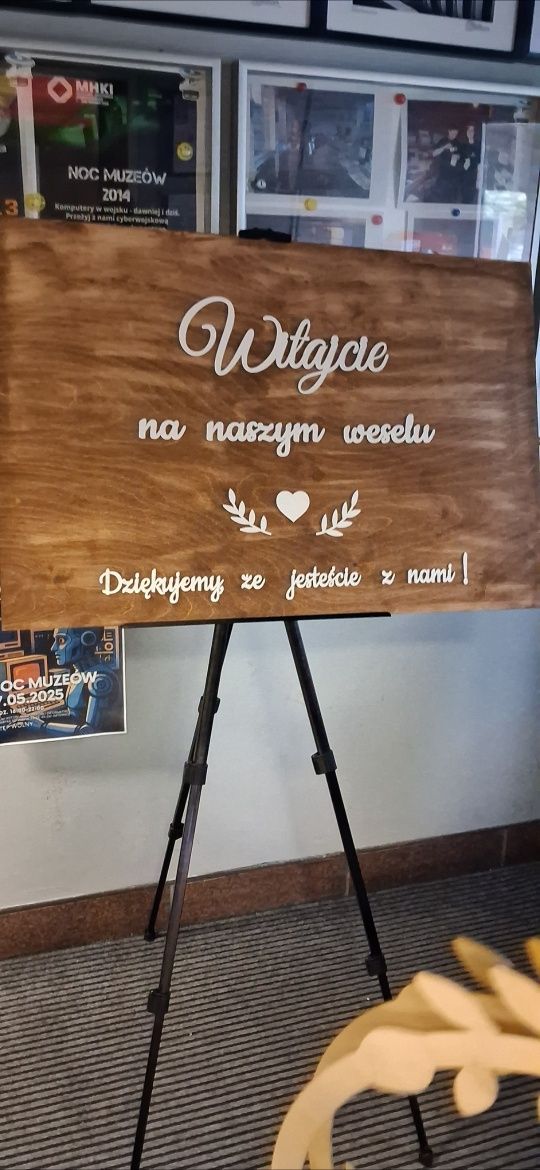 Tablica powitalna na wesele z sztalugą