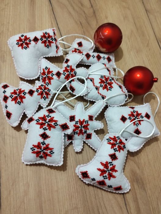 Іграшки обереги новорічні