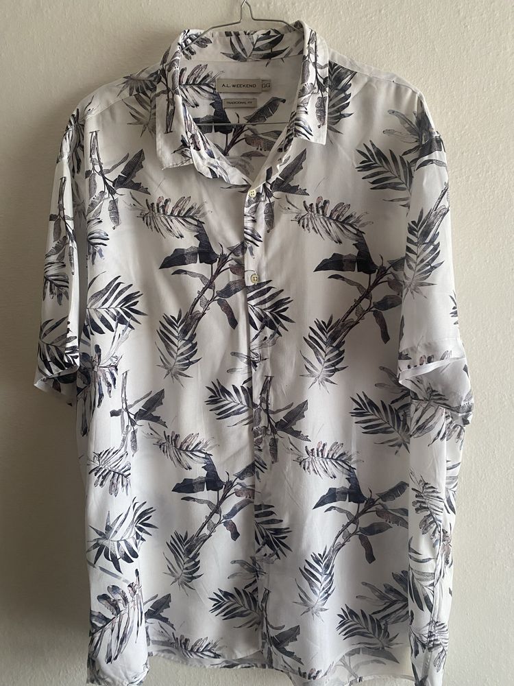 Camisas estampadas lindas .
