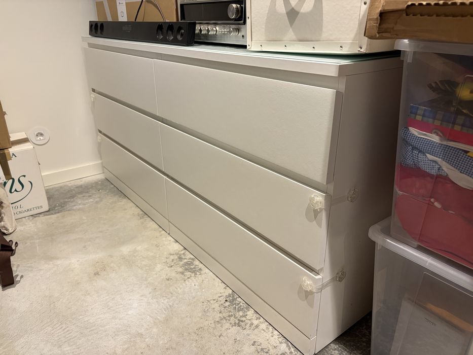 Vendo Cómoda Malm Ikea com 6 gavetas e tampo de vidro, branco 160x78cm