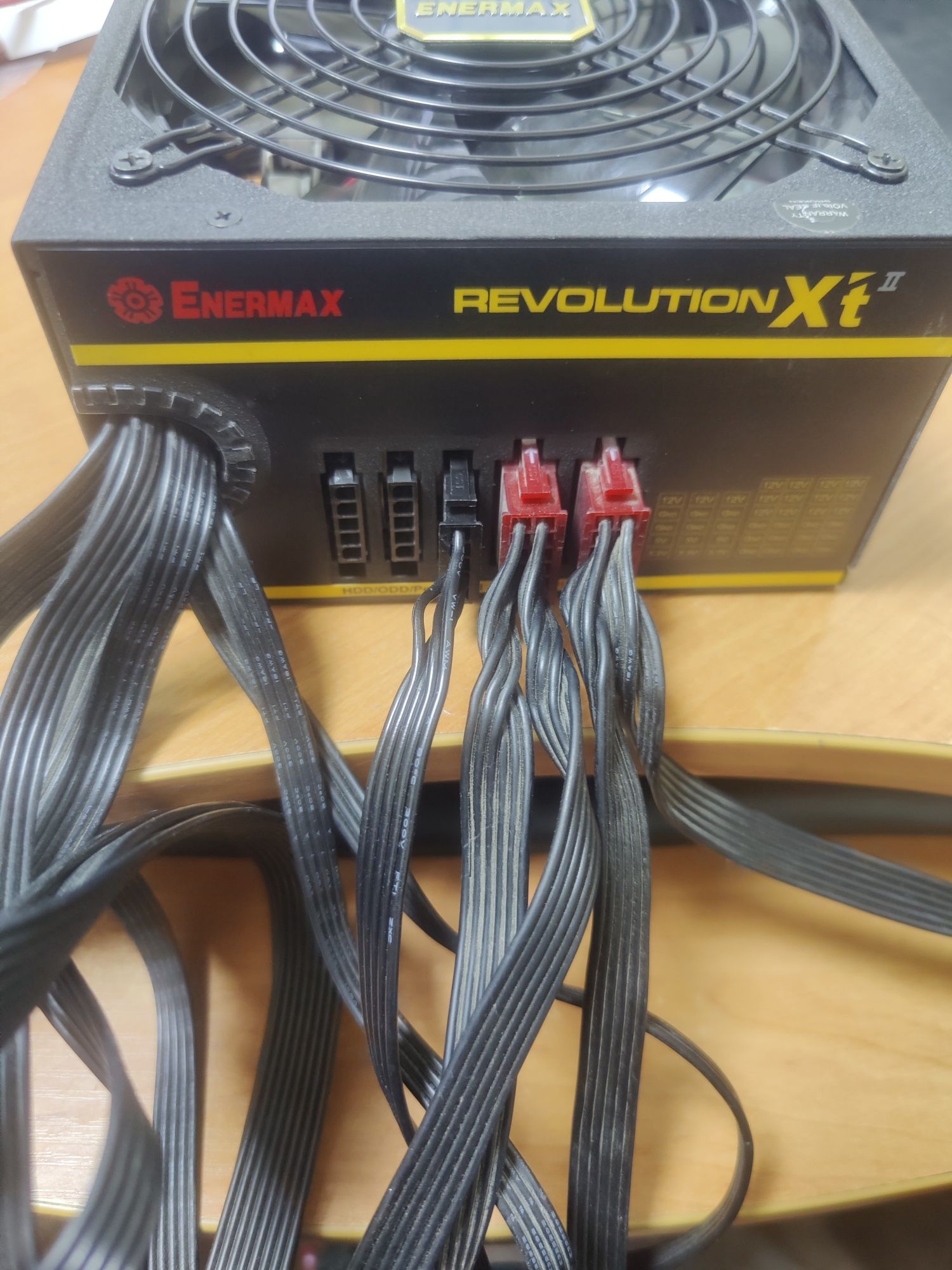 Блок питания Enermax Revolution Xt 750W (ERX750AWT) 80 PLUS Gold