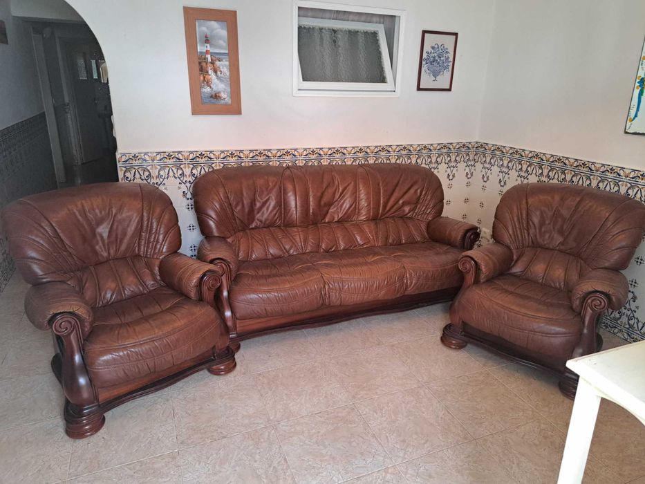 EM PELE GENUINA SOFÁS 1  DE 3 lufares e 2 poltronas