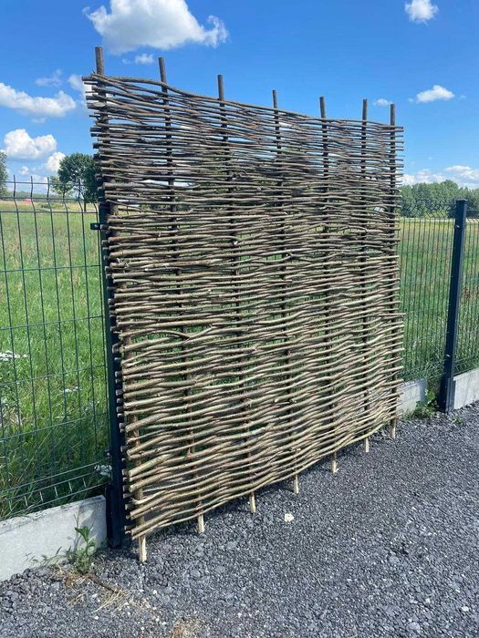 Płot z leszczyny – naturalne ogrodzenie do działki, altany, ogrodu