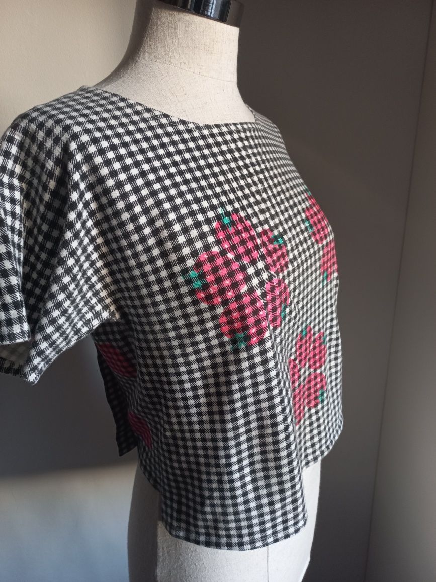 Camisola axadrezada com print morangos e cerejas