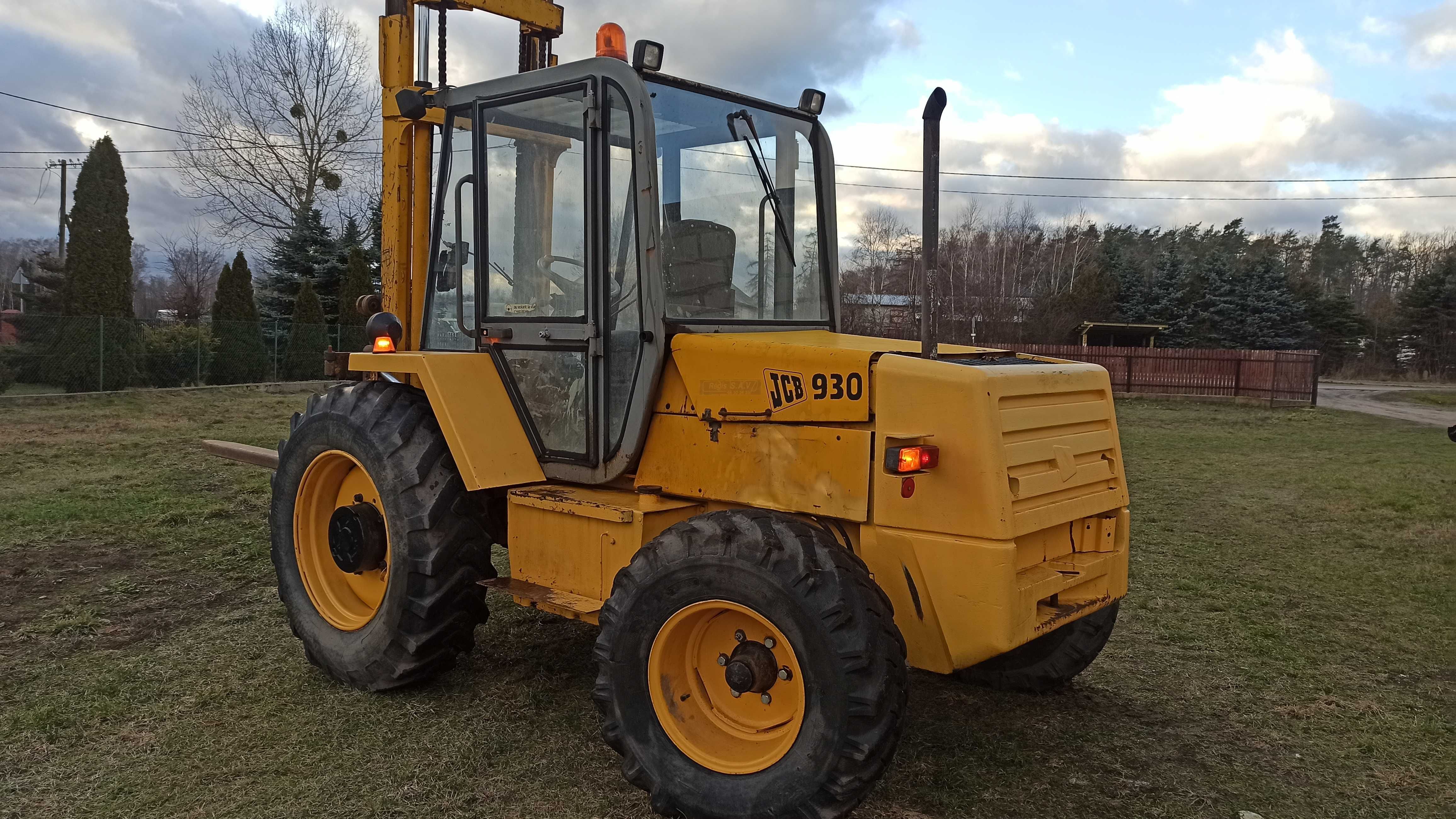 wózek widłowy JCB930 terenowy