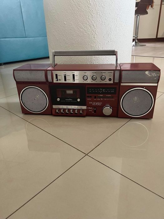 Boombox universum oldschool retro radiomagnetofon czerwony