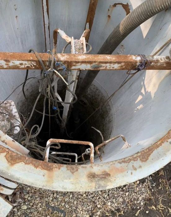 Чистка зливних ям мулосос