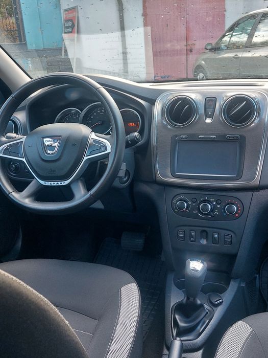 Dacia Sandero Stepway automat 2017 r mały przebieg
