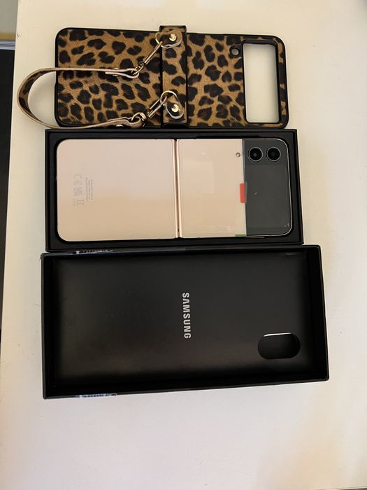 Samsung Flip4 różowy