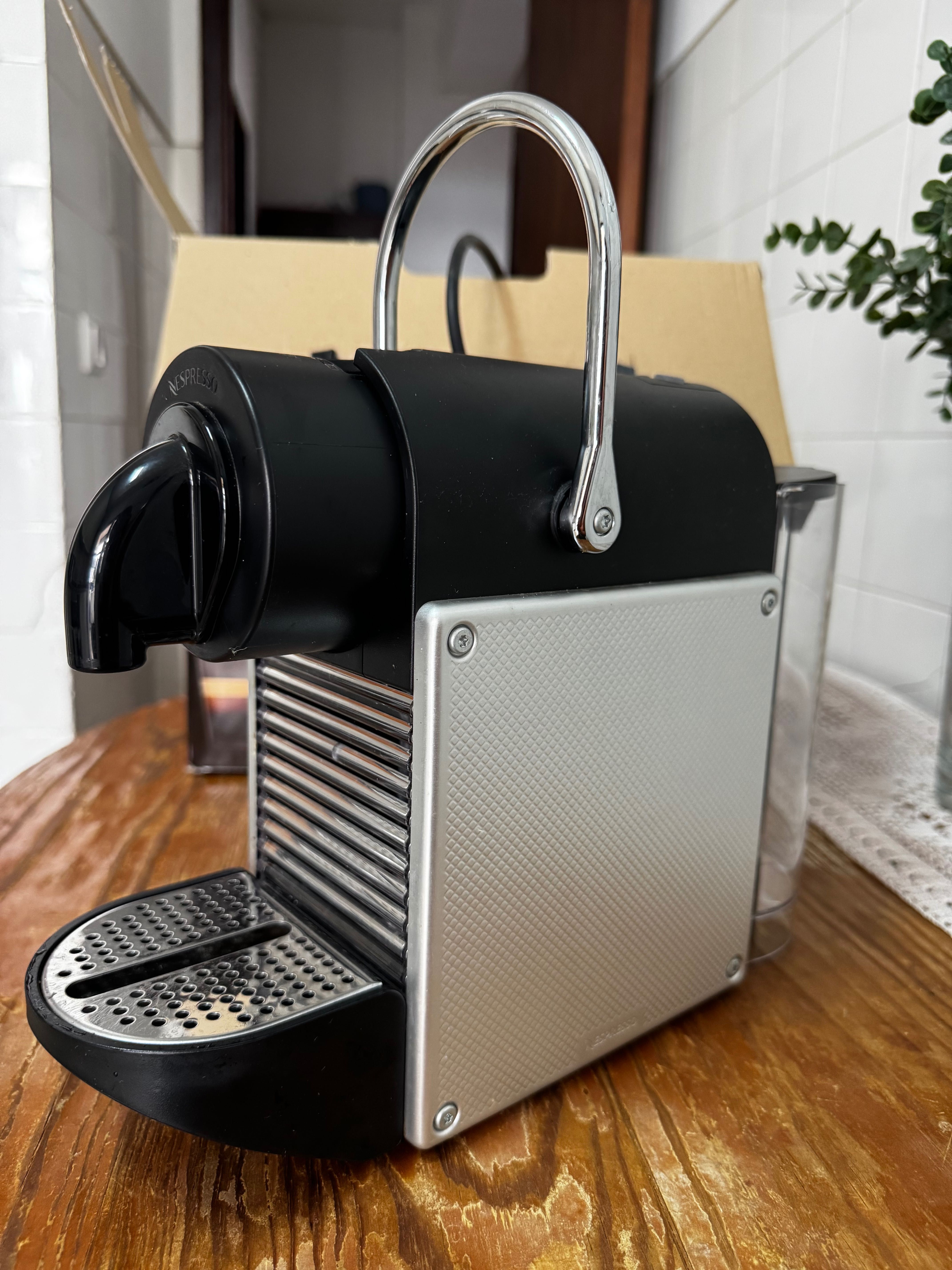 Máquina de café Nespresso, como nova!