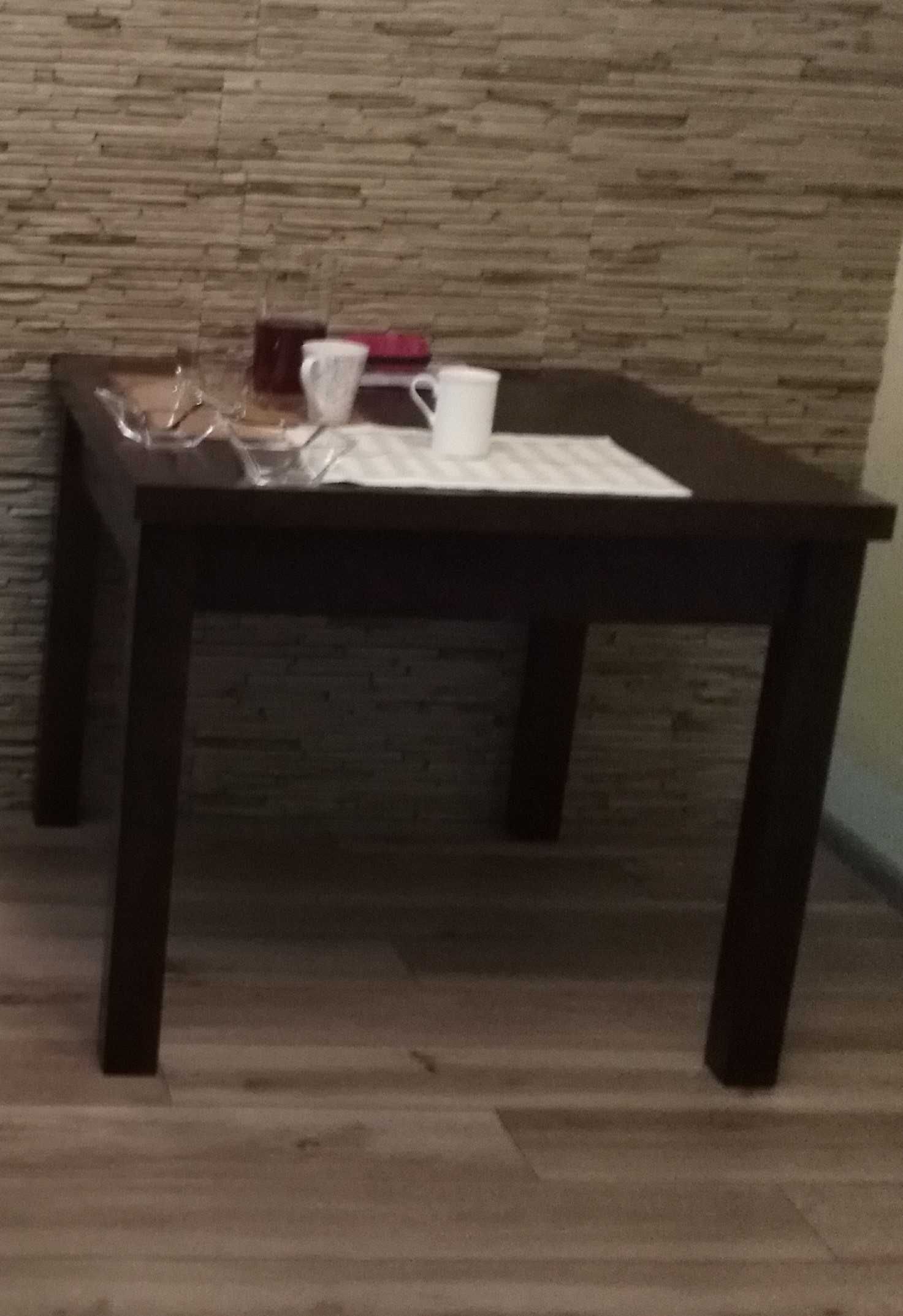 Stół rozkładany 90x90 (180x90) z 6 krzesłami i stolikiem kawowym