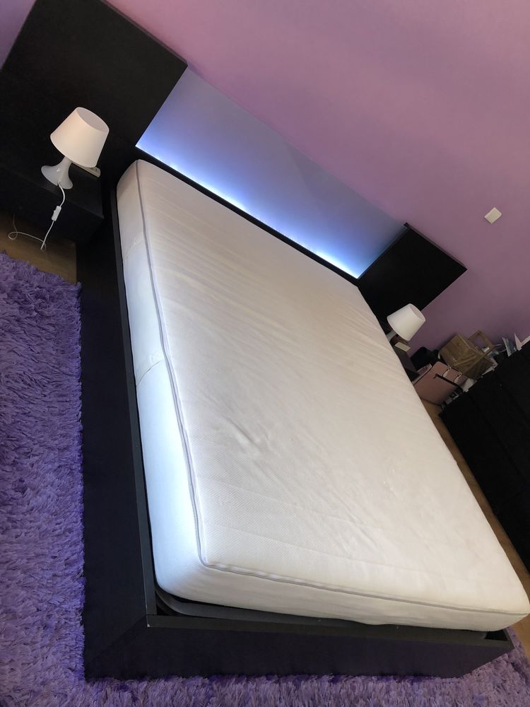 Cama casal 140x190, wengue, luz azul led na cabeceira, Antarte