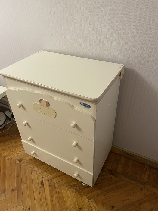 Пеленальний столик з ванною