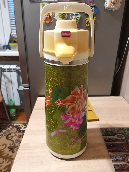 Термос с помпою 3 л.