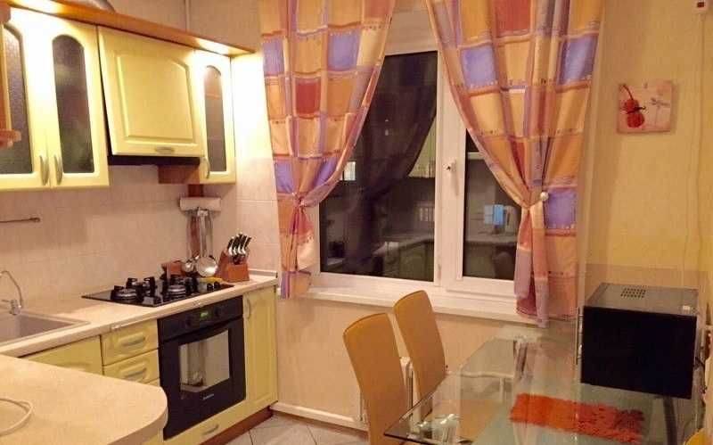 Продам 2-к квартиру по вул. Малишка 3