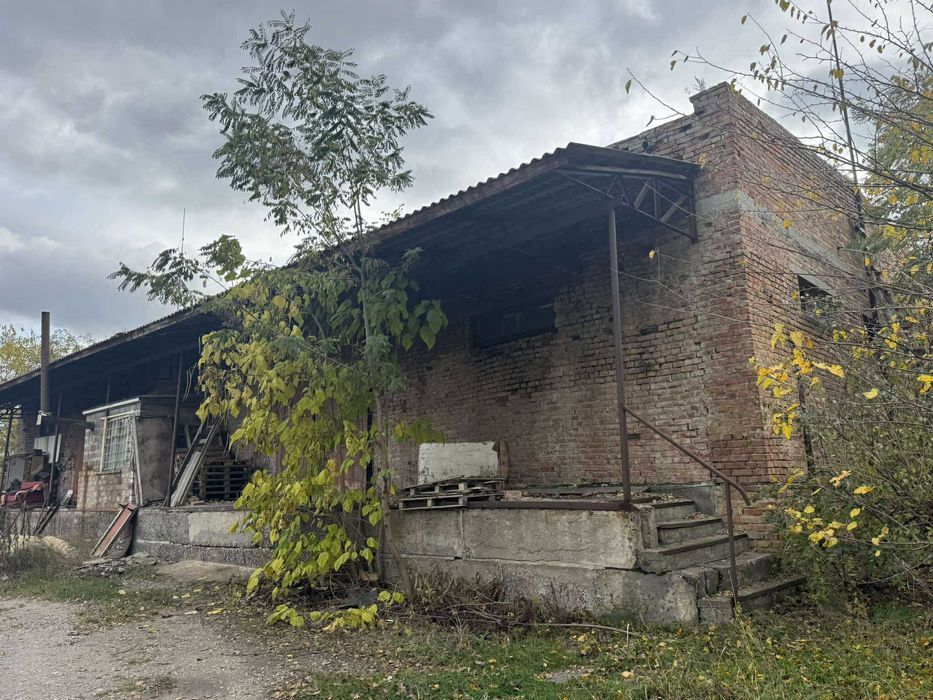 Продаж комерційного приміщення з перекриттям