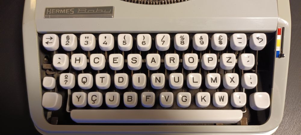 Máquina de escrever Hermes Baby