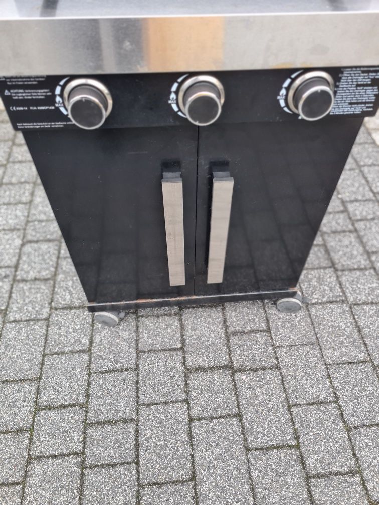 Grill gazowy ( żeliwny ruszt) 3 palniki ( Weber) S cena.