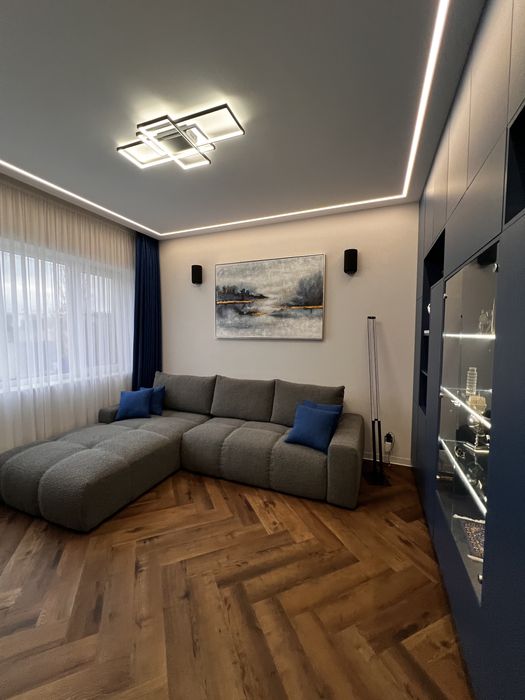 Будинок з басейном в Сокільниках