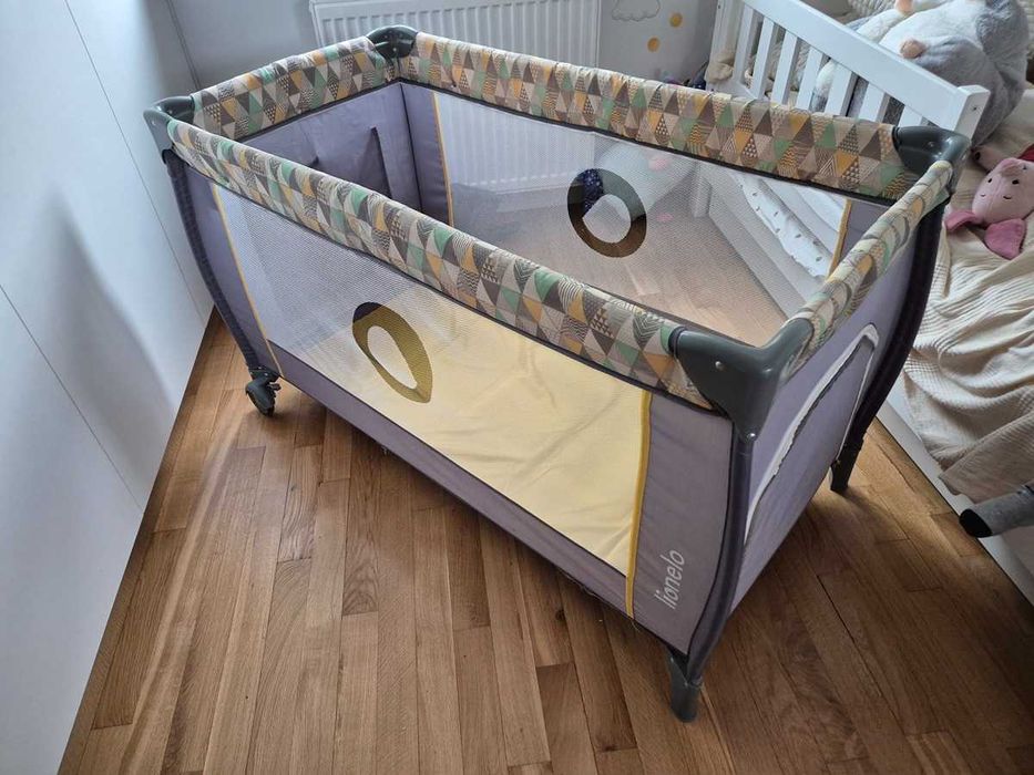 Łóżeczko turystyczne Lionello używane - dobry stan, dodatki