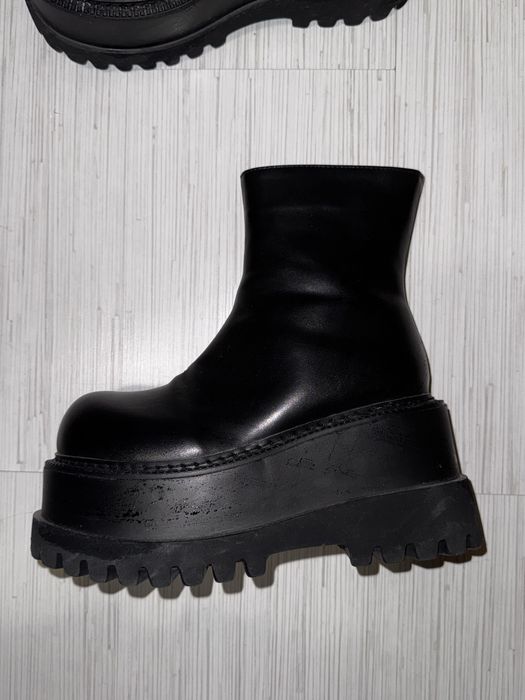 Ботильйони на платформі, зима