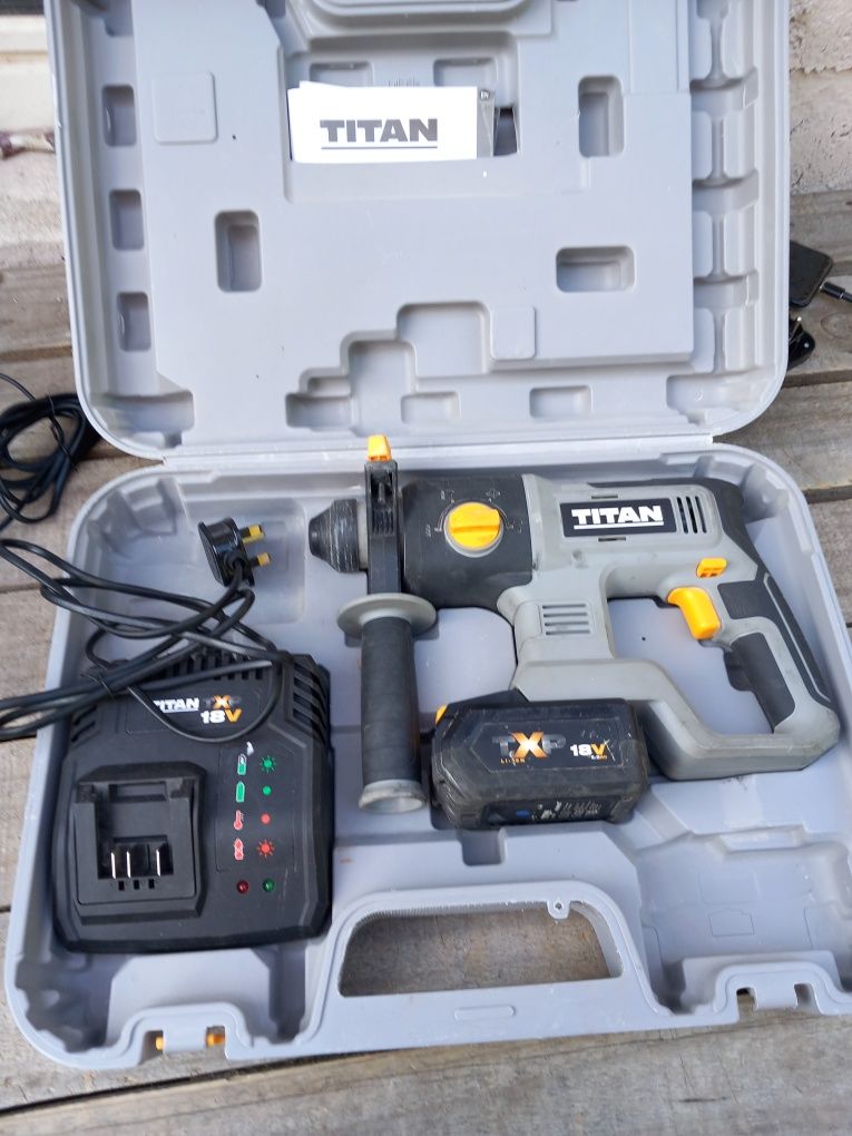 Młotowiertarka akumulatorowa Titan TTI871SDS SDS Plus 18V 5.0Ah