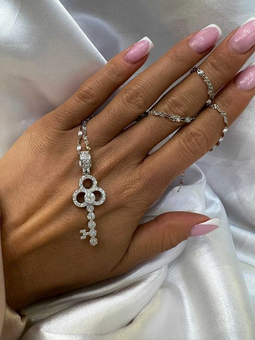 Wisiorek kluczyk z diamentami naturalnymi 0.90 CT