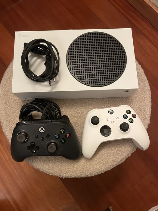 Xbox Series S 512GB + 2 comandos