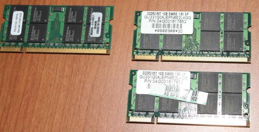 3 So-dimm's de memória 1 Gb ram DDR2 667mhz.