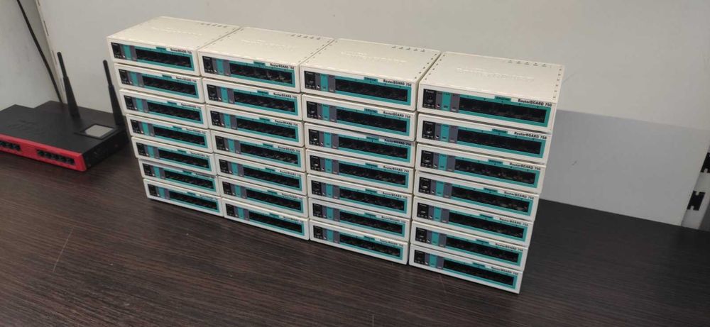 Mikrotik rb750 Роутер  в идеальном состоянии