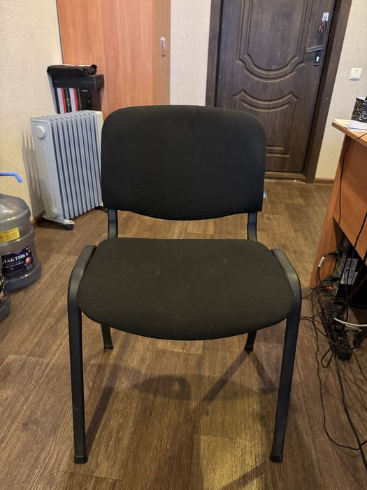 Офісні стільці Iso SP чорні тканинні — комплект 5 штук